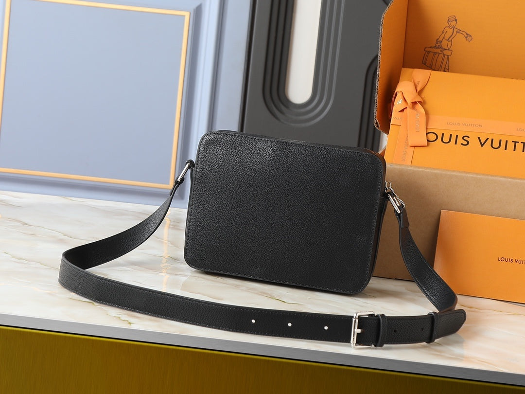 Boarding Messenger Bag