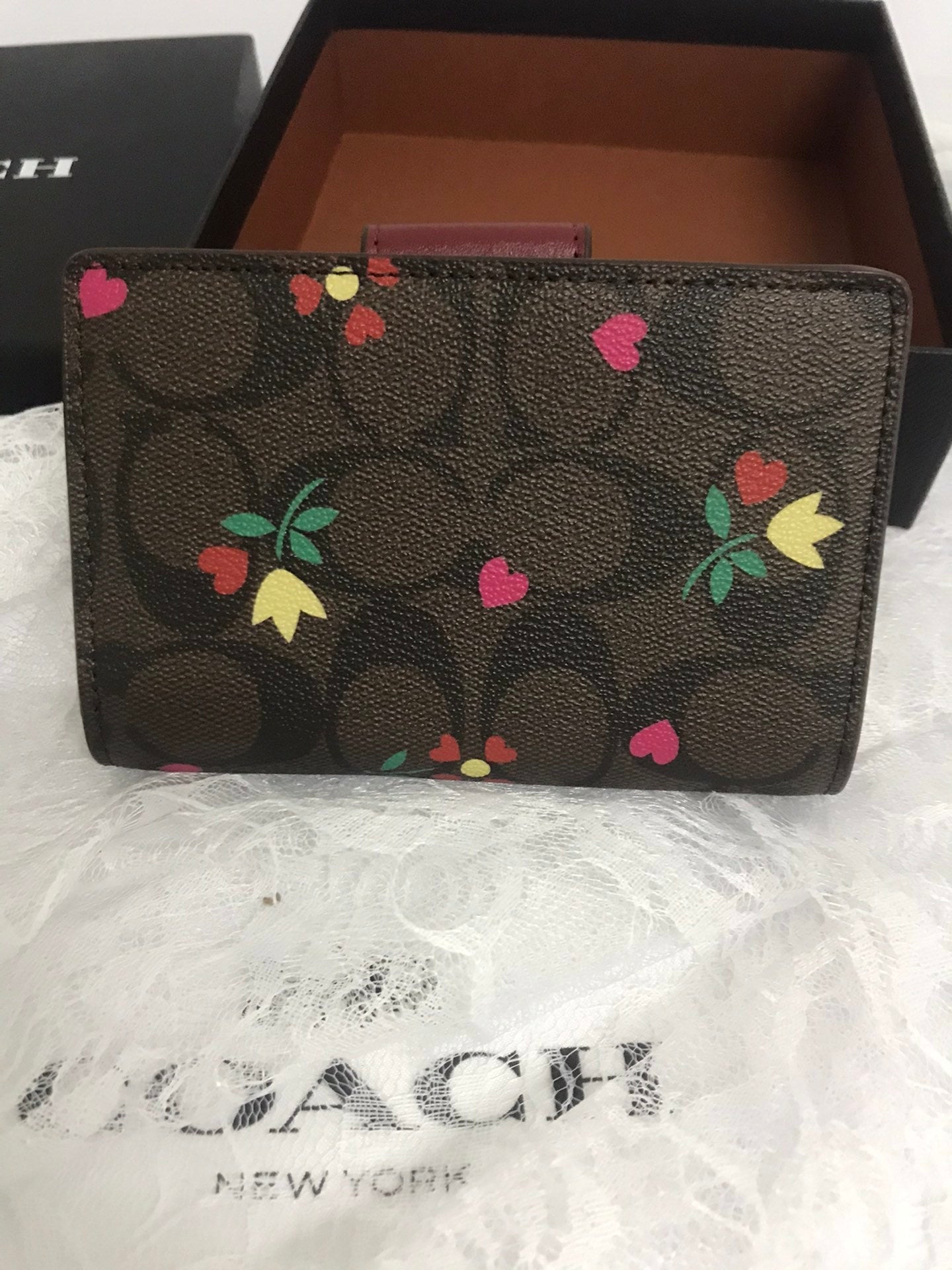 Women Signature Heart Wallet In Brown