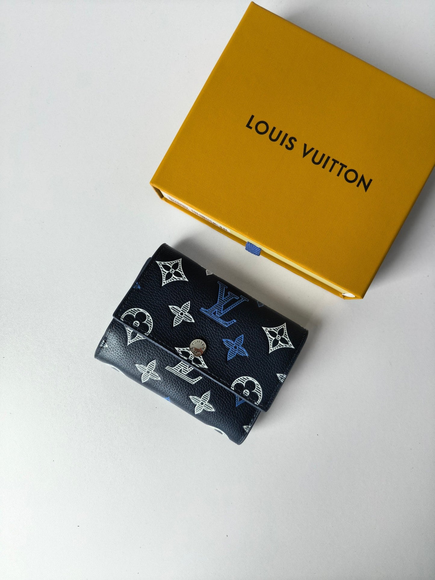 Compact Fold Wallet with Snap Closure