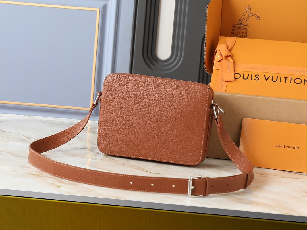 Boarding Messenger Bag