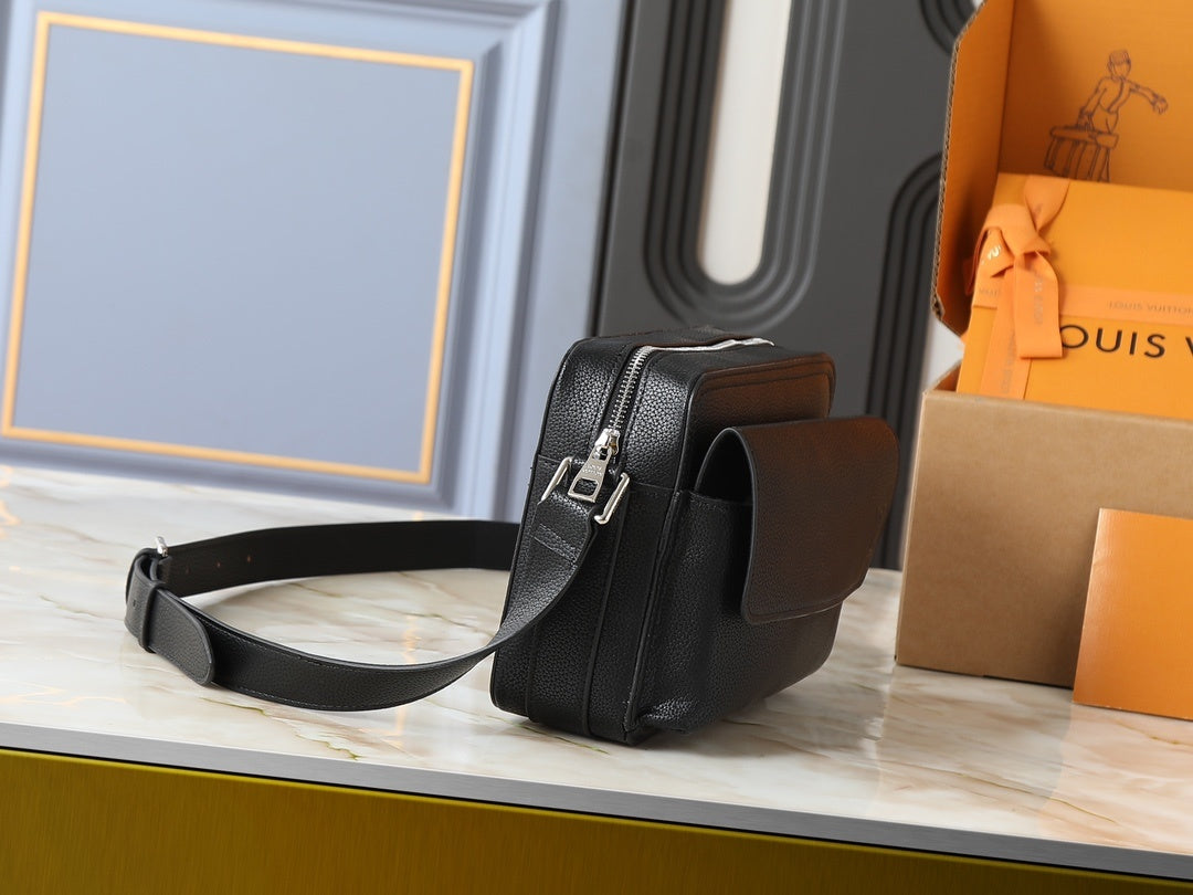 Boarding Messenger Bag