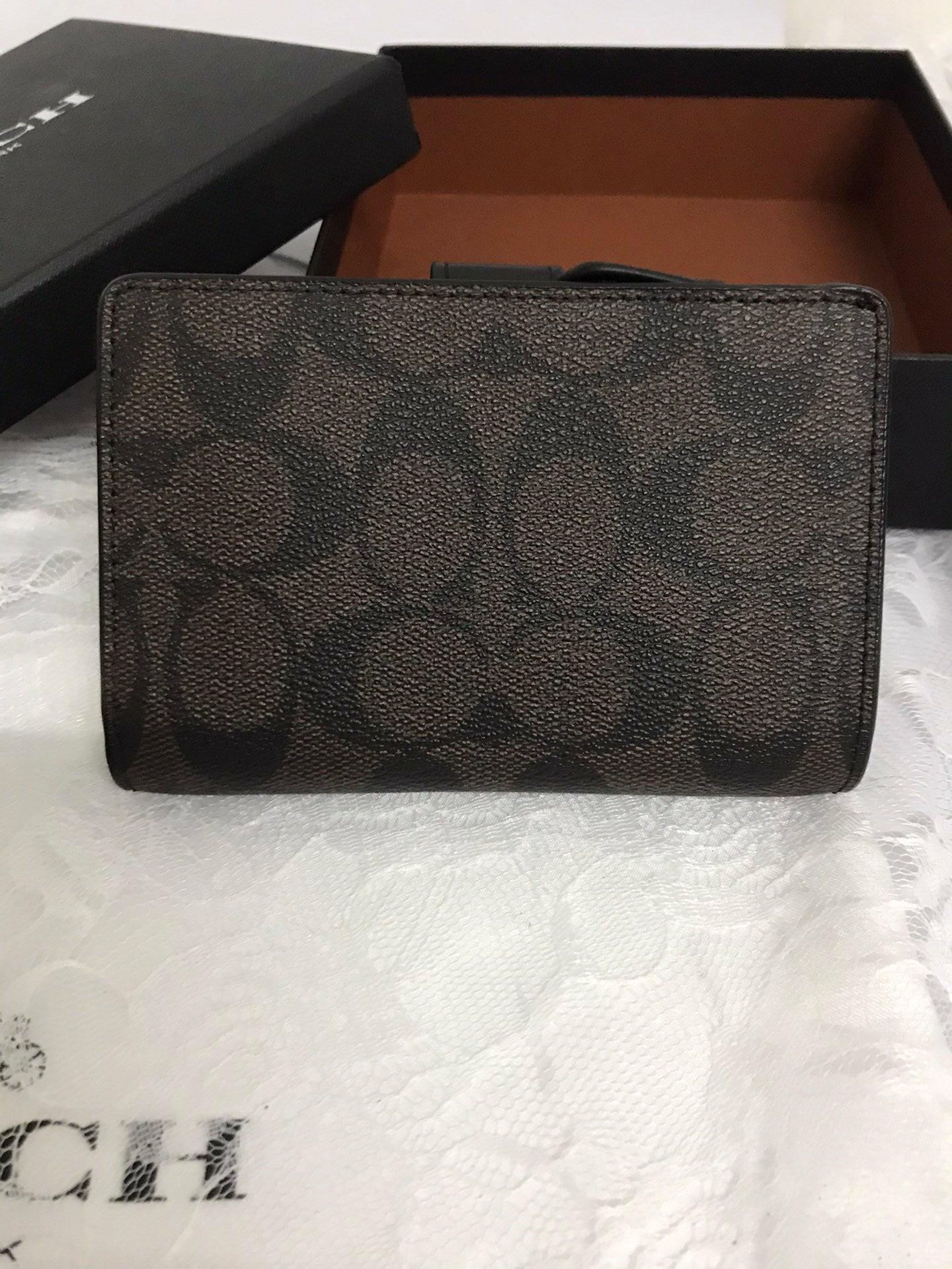 C Signature Medium Corner Zip Wallet