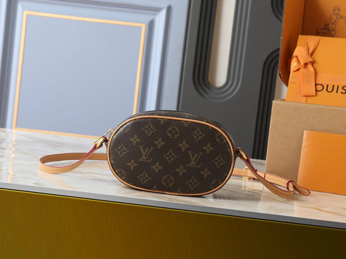 Boite Chapeau Shoulder Bag