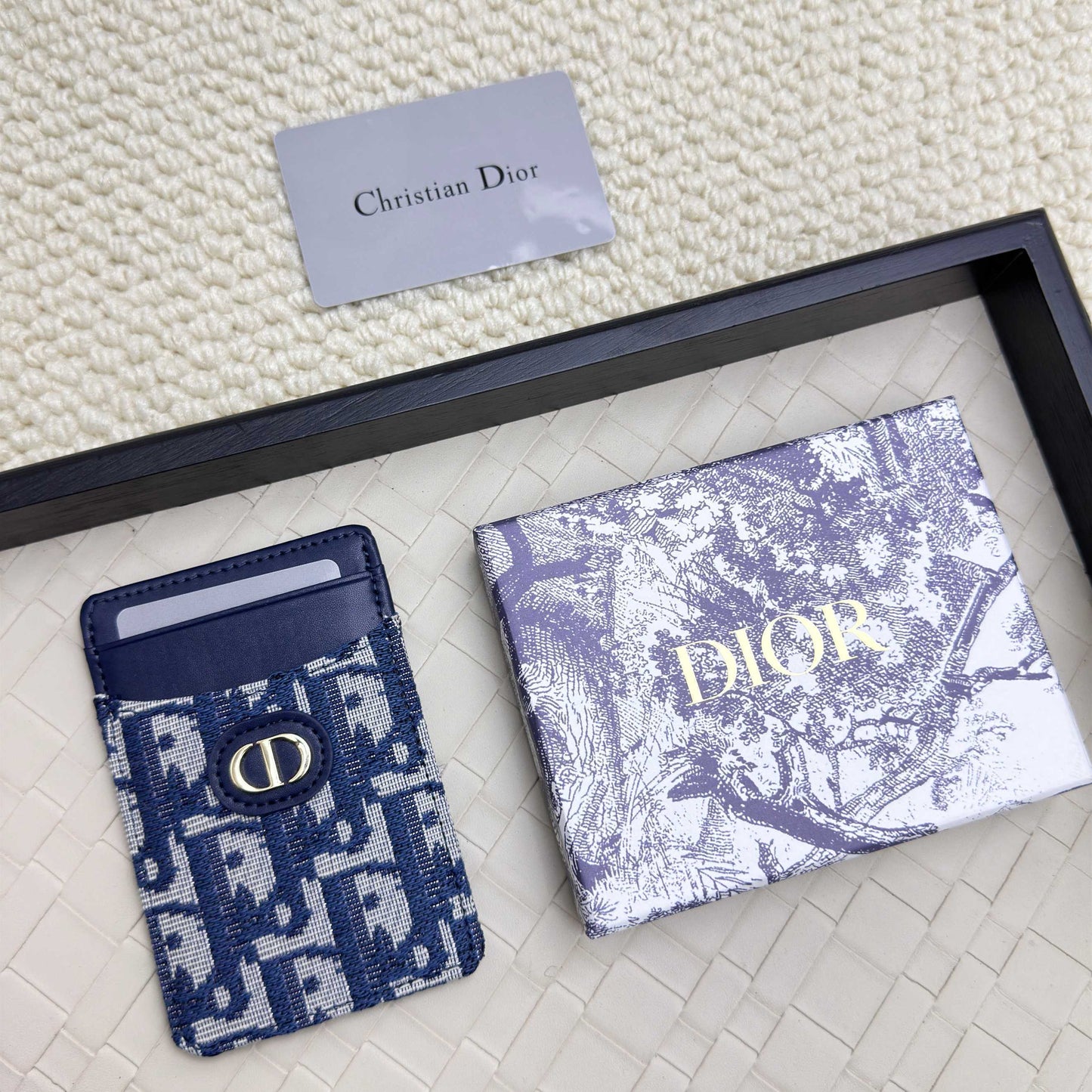 D10r Magnetic Card Holder
