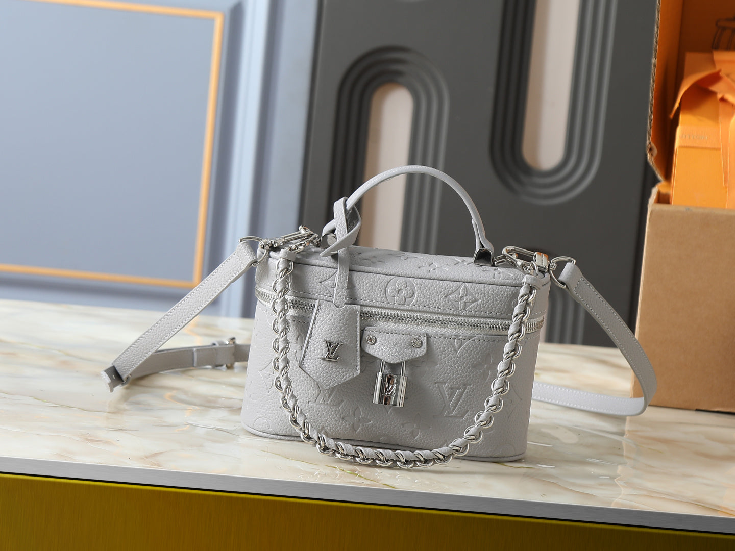 Vanity Chain Crossbody Bag