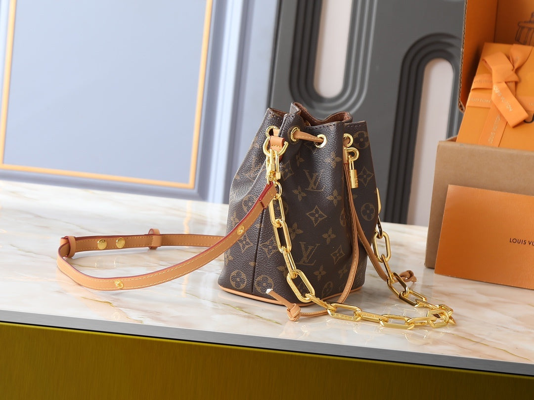 Coussin Bucket Women Bag