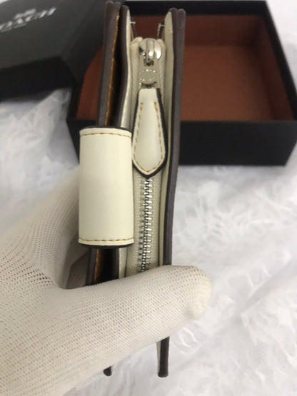 Medium Corner Zip Wallet