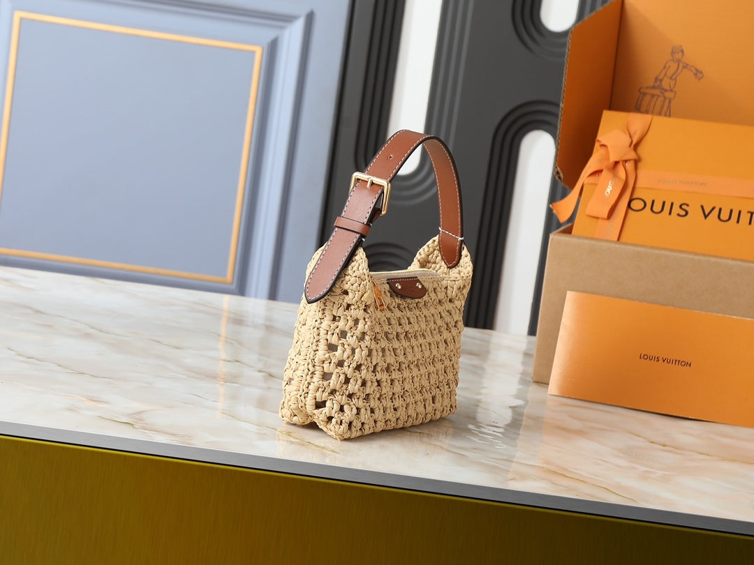 Hills Pochette Beach Bag