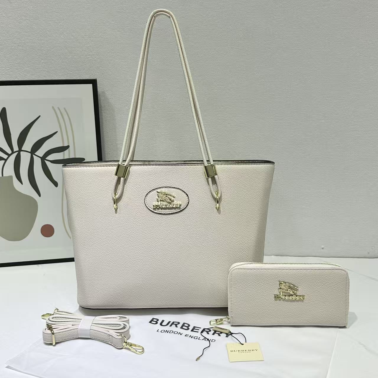 Jet Set Medium Tote Bag & Wallet