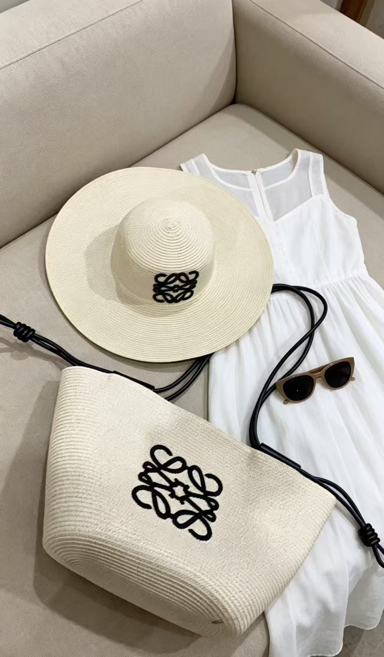Two-Tone Woven Straw Bag