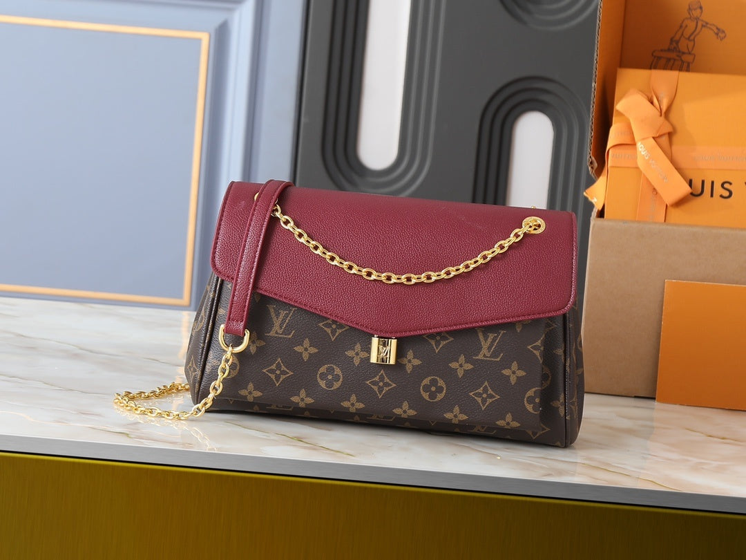 Chain Postman Bag
