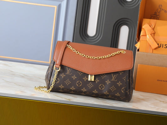 Chain Postman Bag