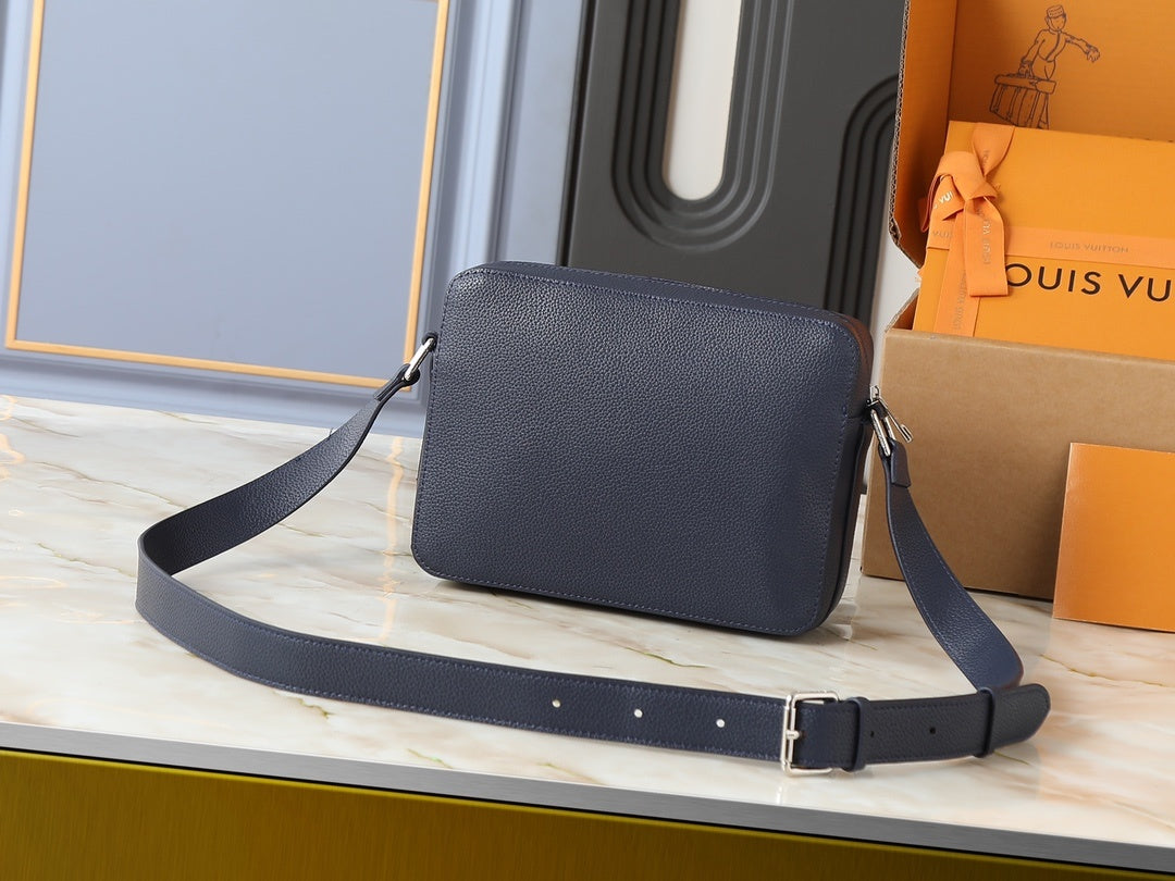 Boarding Messenger Bag