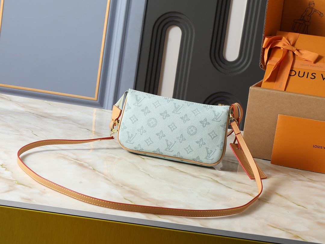 Monogram CarryAll Pochette
