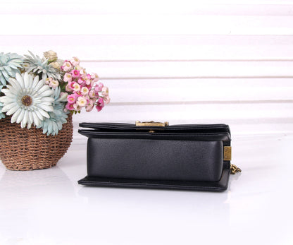 Caviar Quilted Medium Boy Flap Black