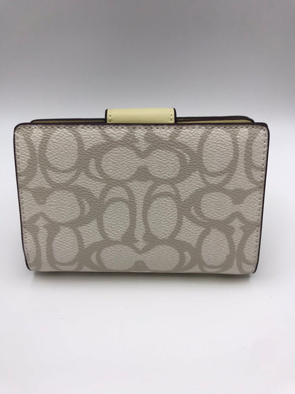 Medium Corner Zip Wallet In Beige