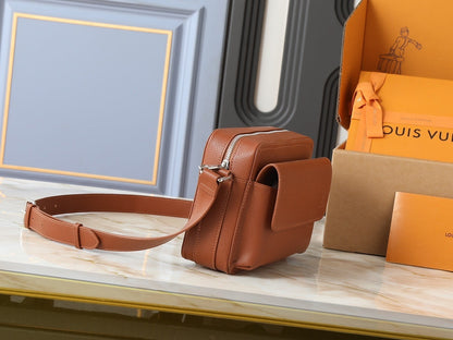 Boarding Messenger Bag
