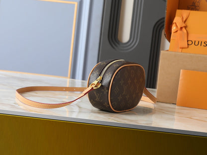 Boite Chapeau Shoulder Bag