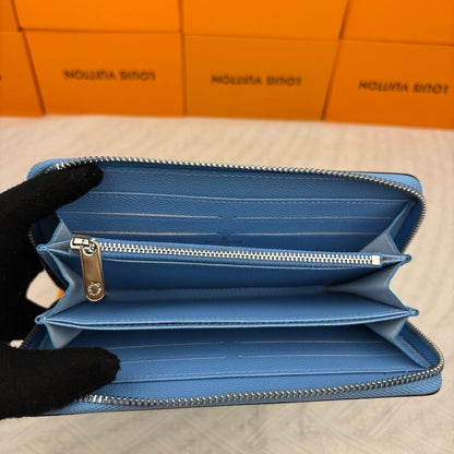Sarah Wallet Monogram