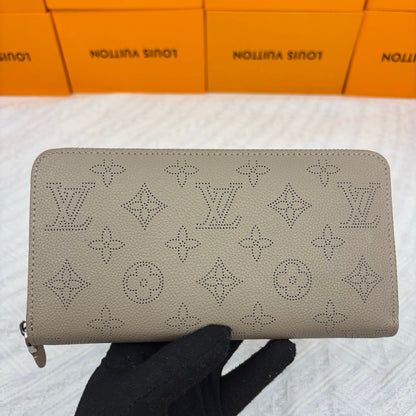 Sarah Wallet Monogram