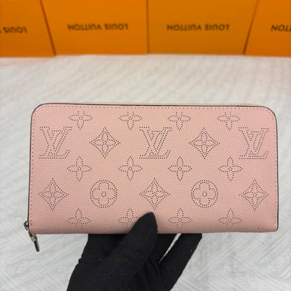 Sarah Wallet Monogram
