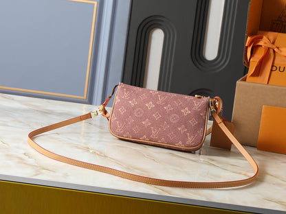 Monogram CarryAll Pochette