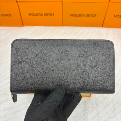 Sarah Wallet Monogram