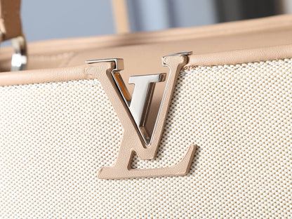 Capucines BB Handbag