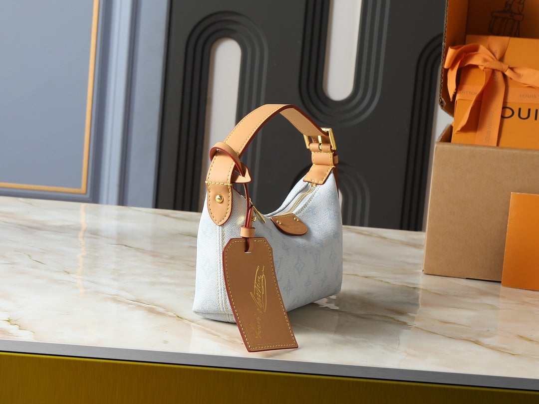 Pochette Hills Handbag