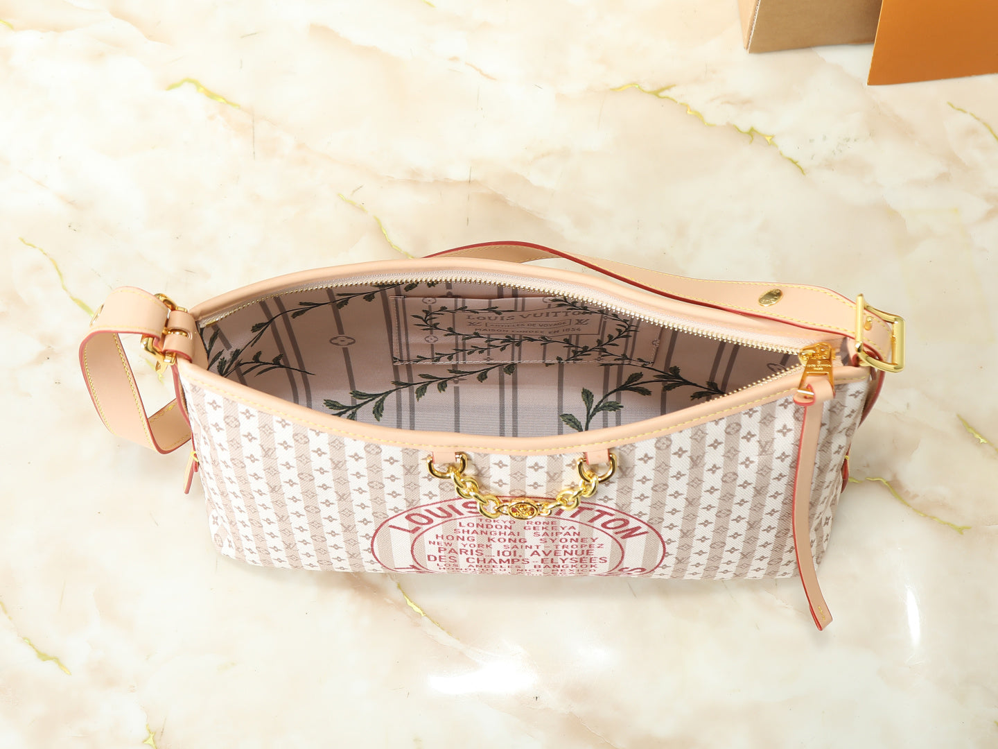 City Print Chain Shoulder Bag