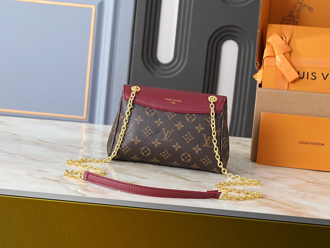 Chain Postman Bag