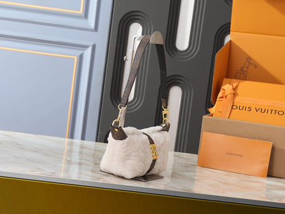 Pochette Mia Monogram Handbag