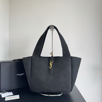 LE 5 À 7 With Box