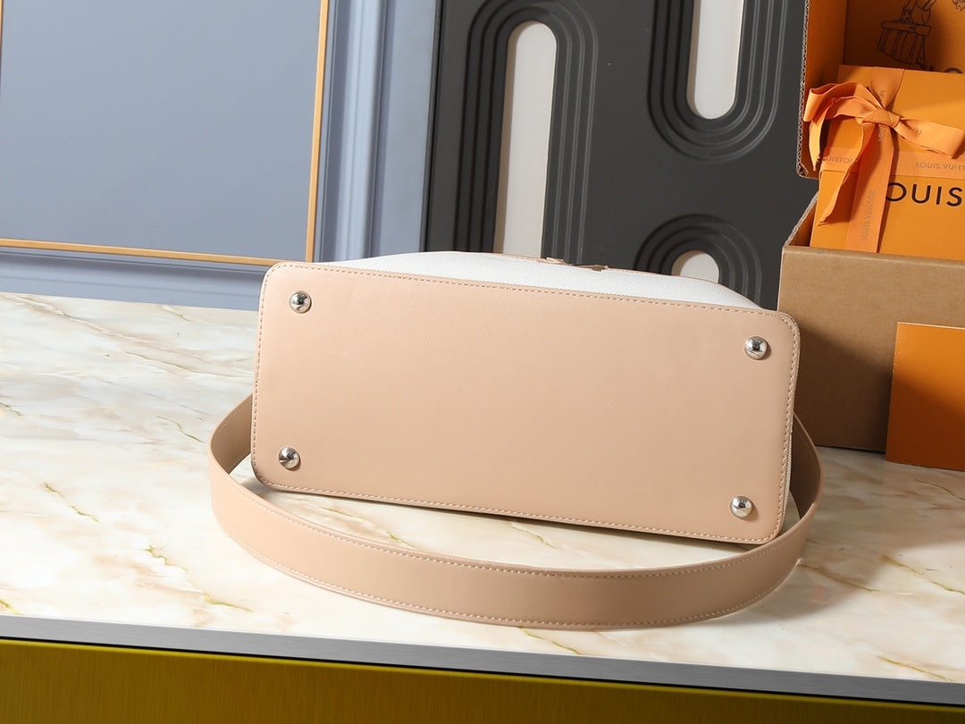 Capucines BB Handbag