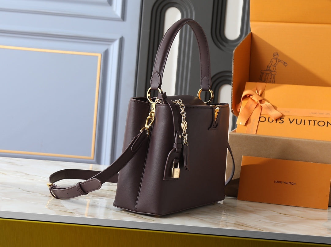 Capucines East-West Handbag