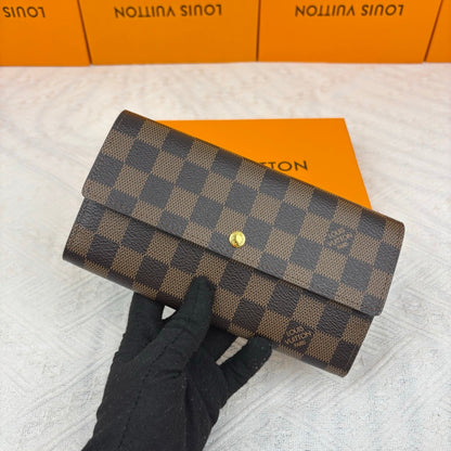 International Sarah Wallet