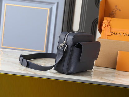 Boarding Messenger Bag