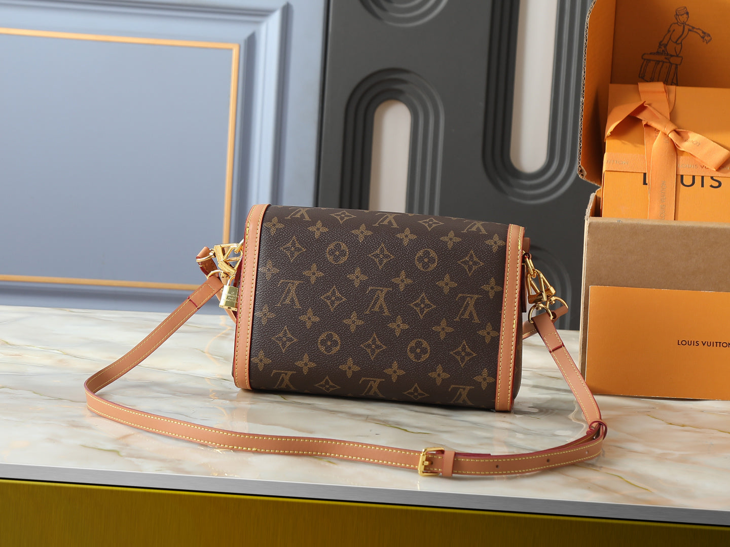 Papillon Trunk Bag