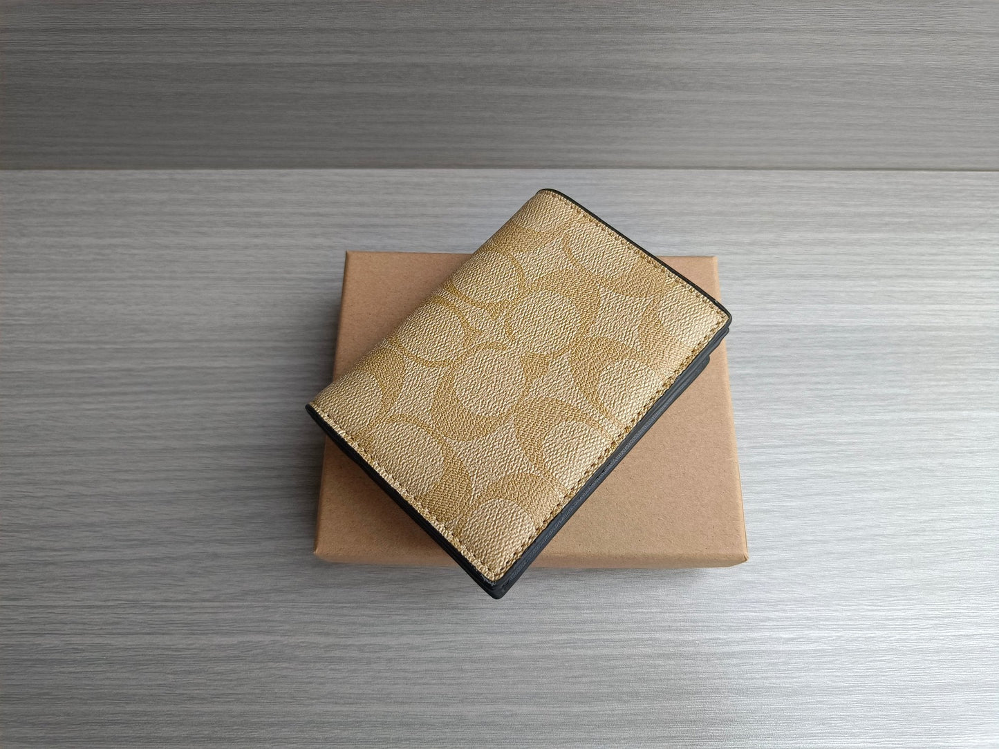 Essential Mini Trifold Wallet