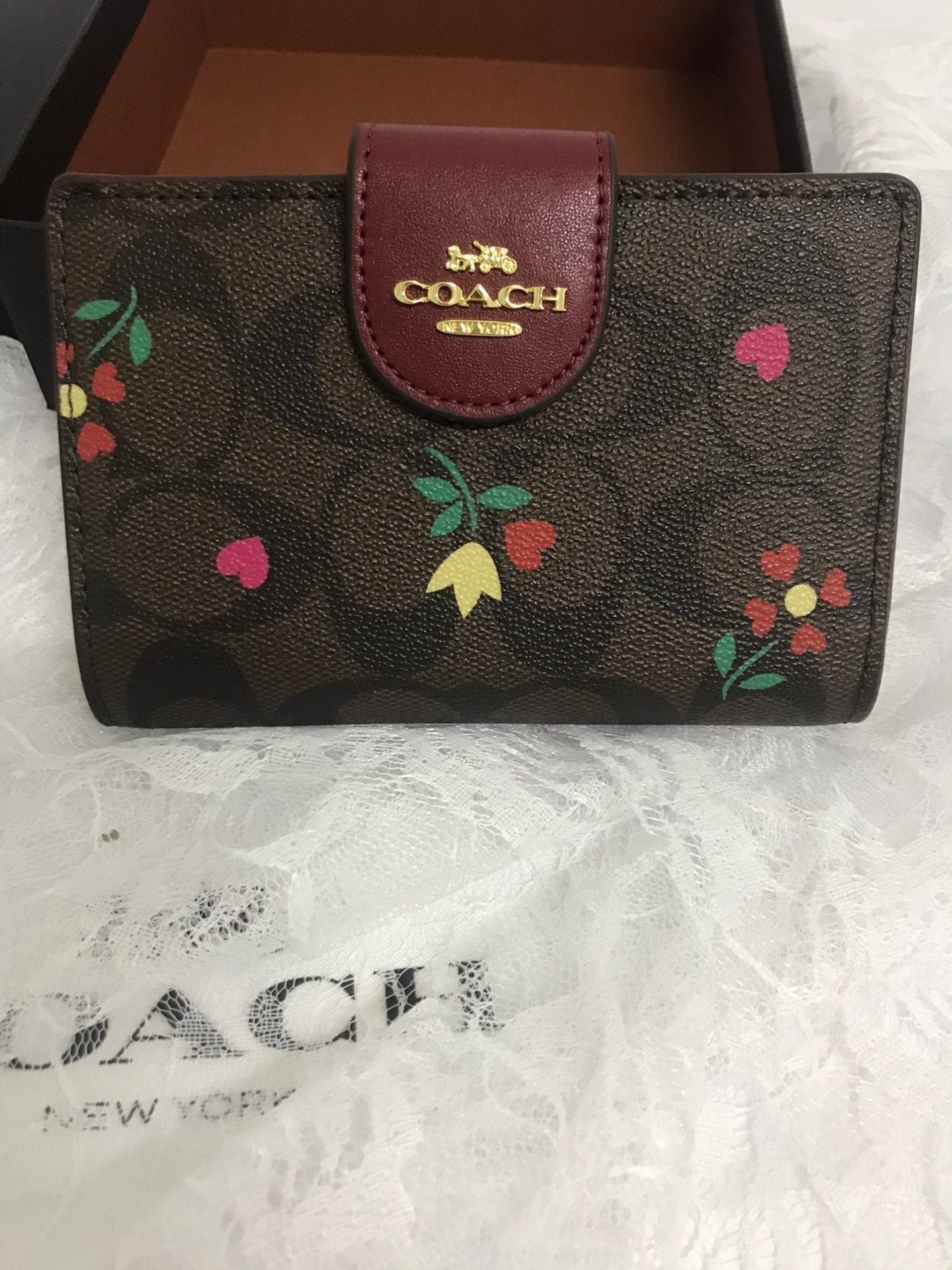 Women Signature Heart Wallet In Brown