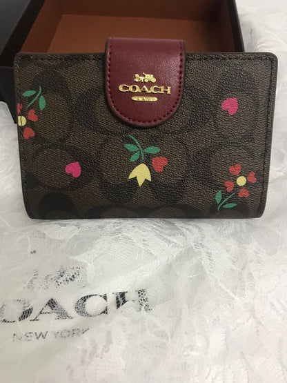 Women Signature Heart Wallet In Brown