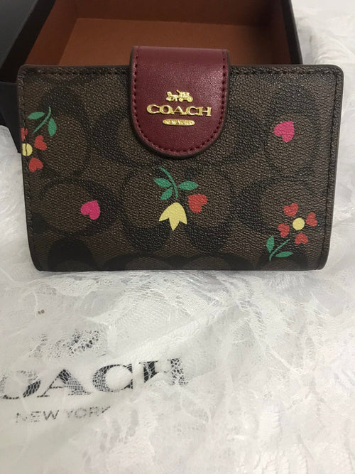 Women Signature Heart Wallet In Brown