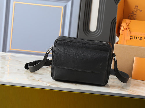 Boarding Messenger Bag