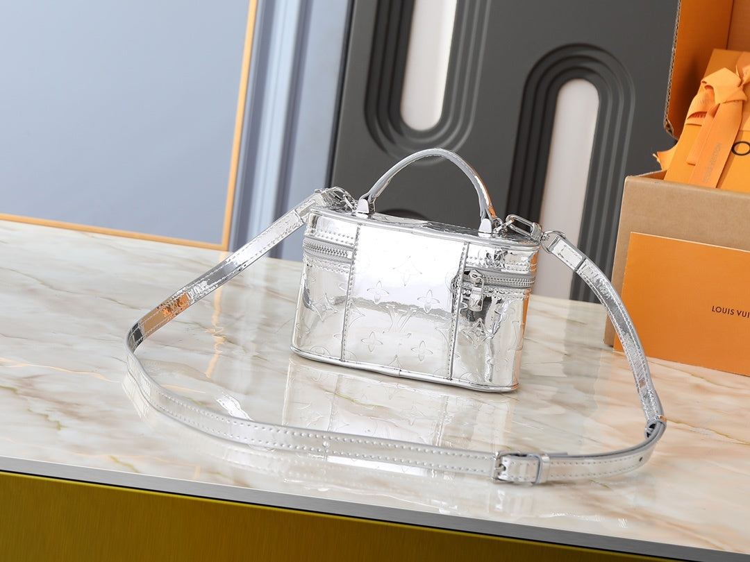 Vanity Silver Chain Pouch
