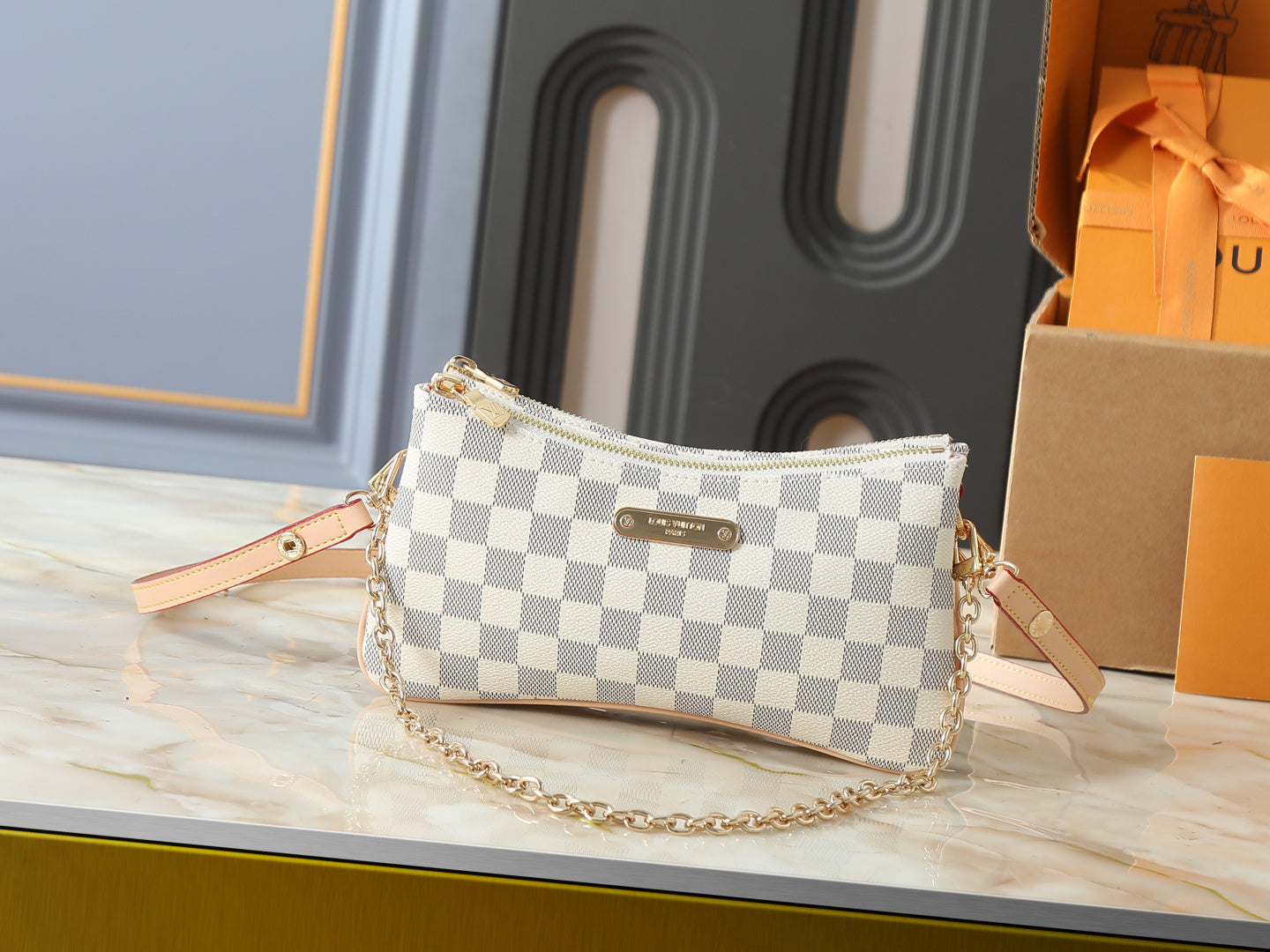 Mini Chain Shoulder Bag