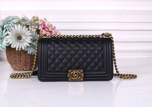 Caviar Quilted Medium Boy Flap Black