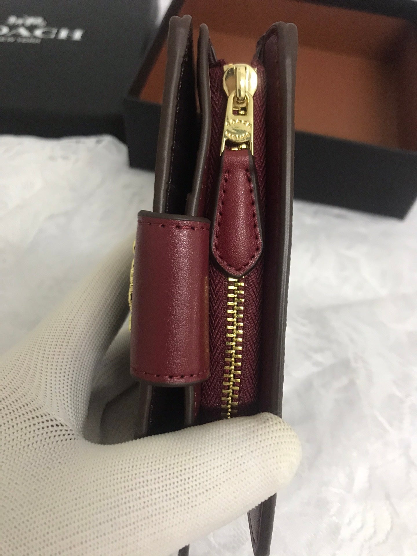 Women Signature Heart Wallet In Brown