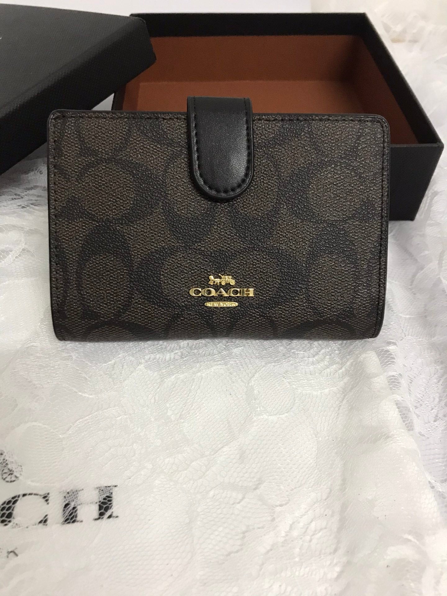 C Signature Medium Corner Zip Wallet