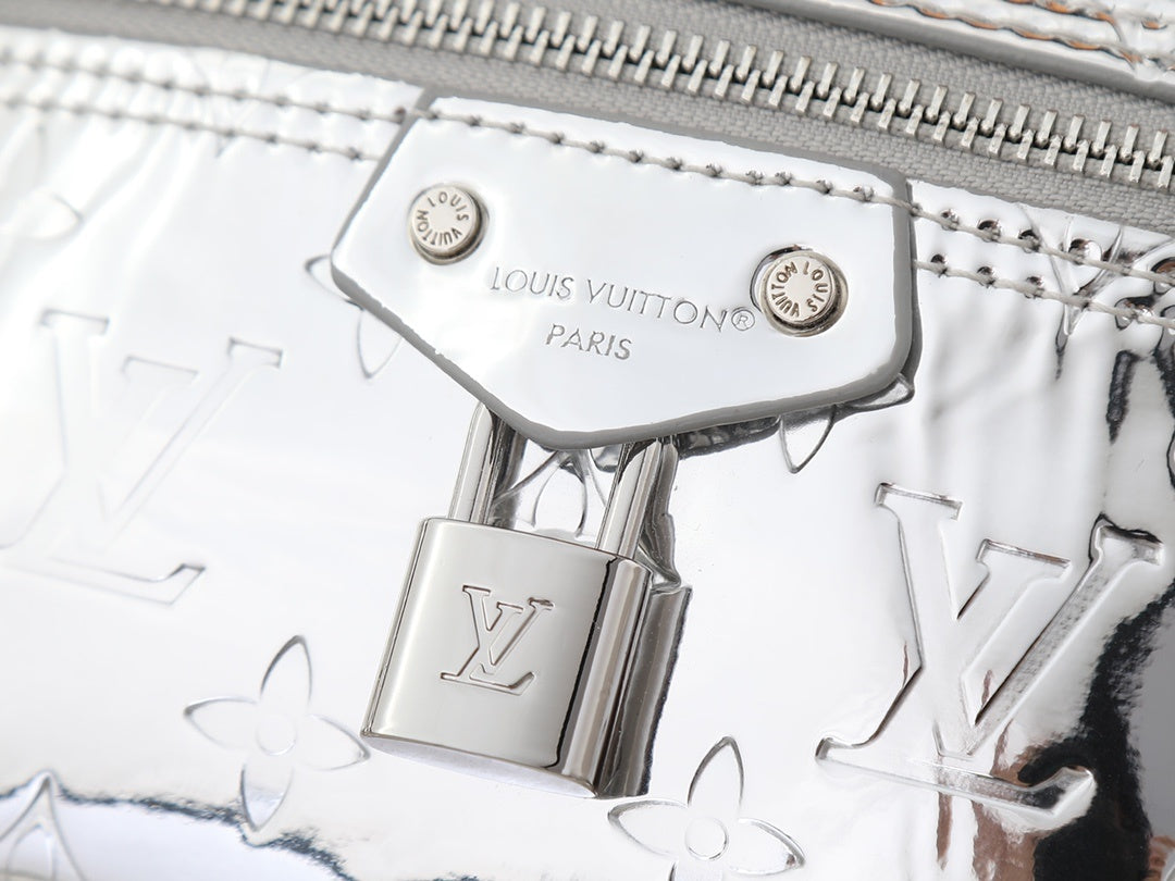 Vanity Silver Chain Pouch