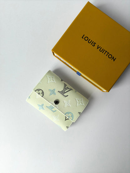 Compact Fold Wallet with Snap Closure